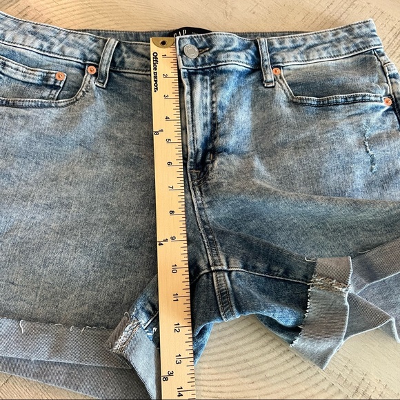 Gap 5” Denim Shorts Distressed Size 12 - Picture 7 of 8